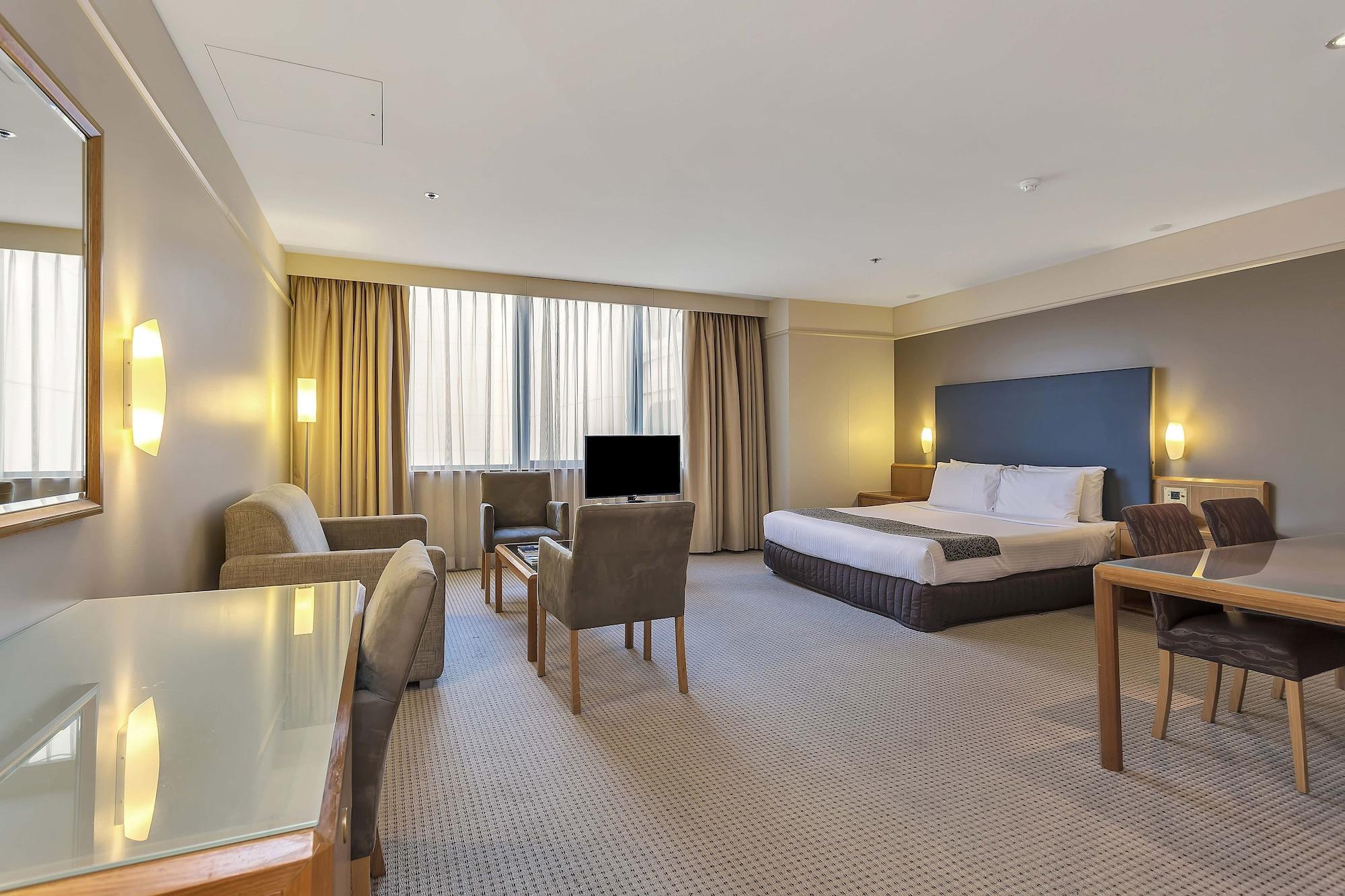 Отель Stamford Plaza Аделаида Экстерьер фото A suite at the hotel