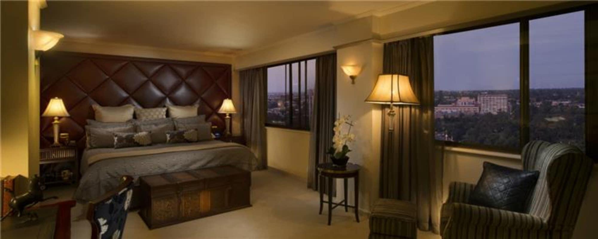 Отель Stamford Plaza Аделаида Экстерьер фото A bedroom at the Ritz-Carlton