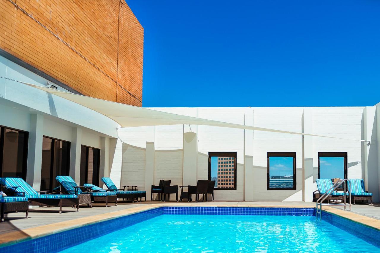 Отель Stamford Plaza Аделаида Экстерьер фото The pool at the W Doha