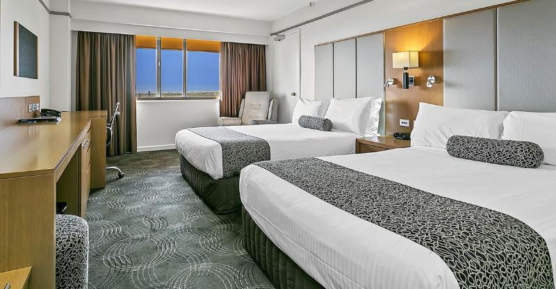 Отель Stamford Plaza Аделаида Экстерьер фото A room at the Hilton San Francisco